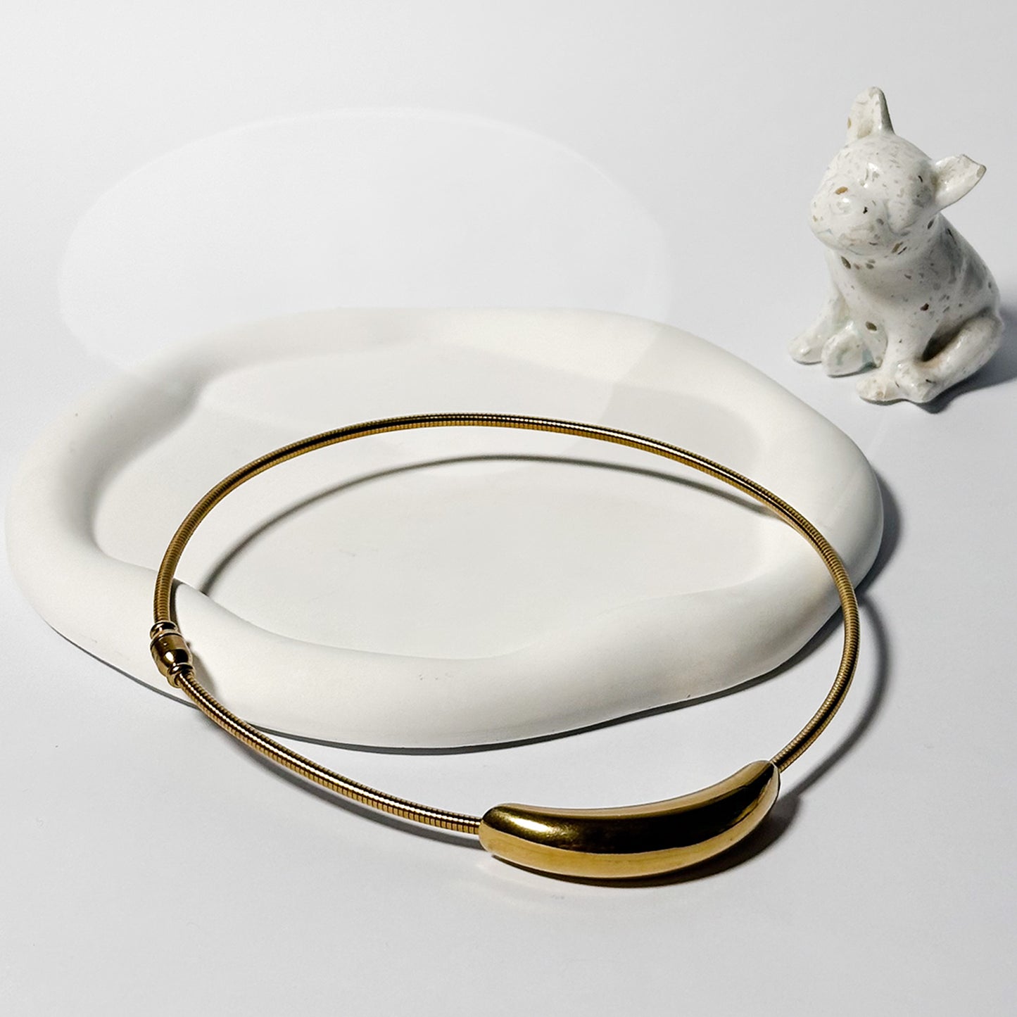 Luna Curve Choker