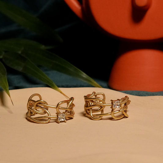 Twisted Links Crystal Rings