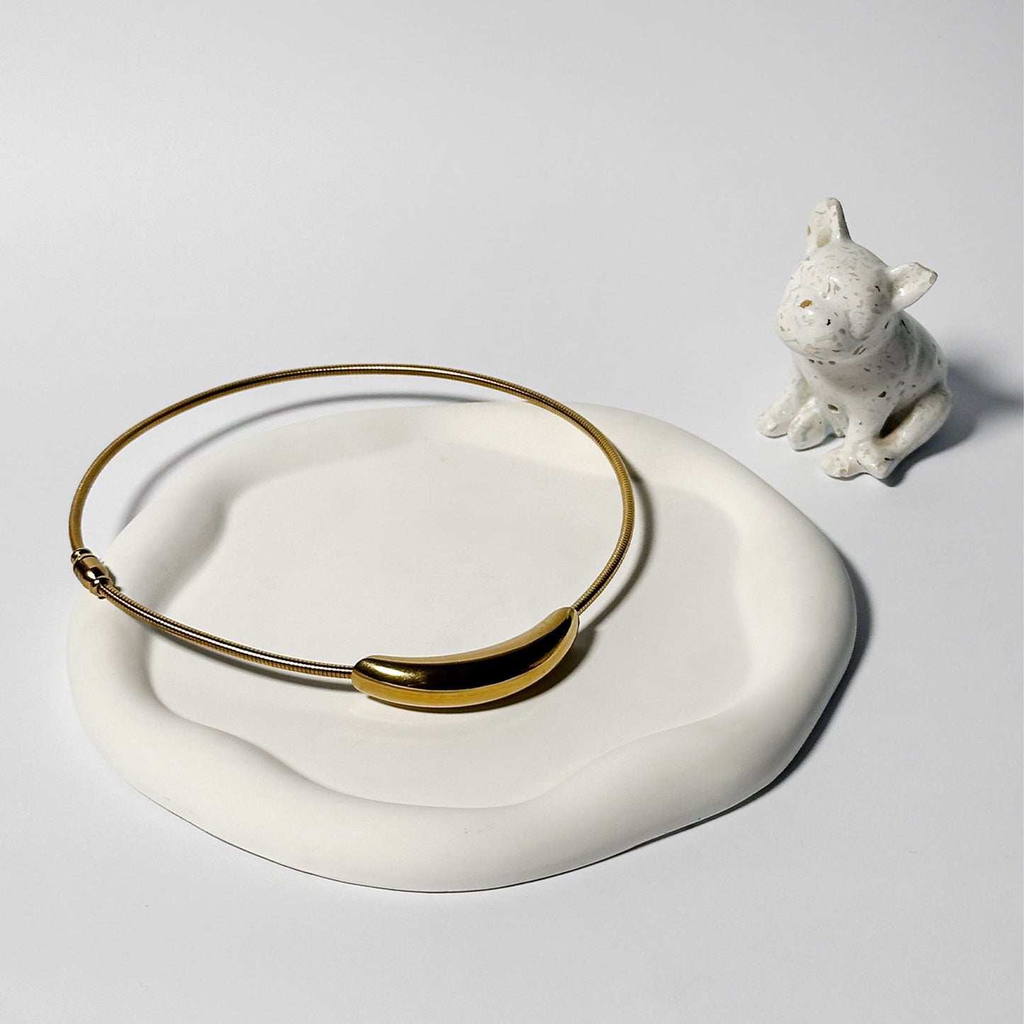 Luna Curve Choker